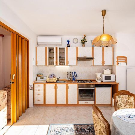 2 Bedroom Cozy Apartment In Zára Kültér fotó