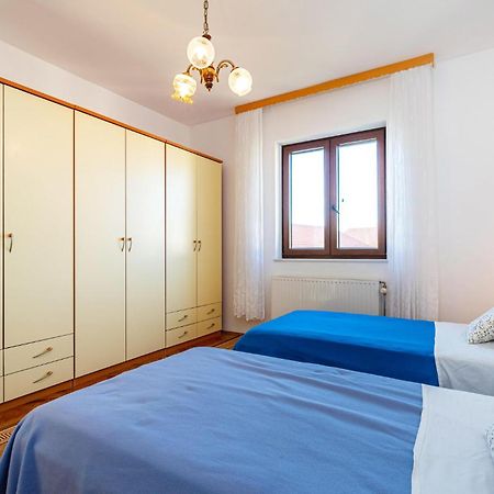 2 Bedroom Cozy Apartment In Zára Kültér fotó