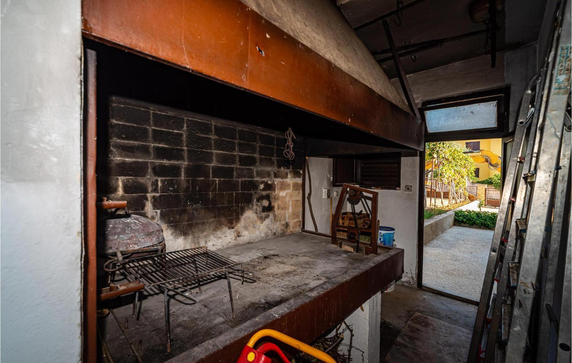 2 Bedroom Cozy Apartment In Zára Kültér fotó