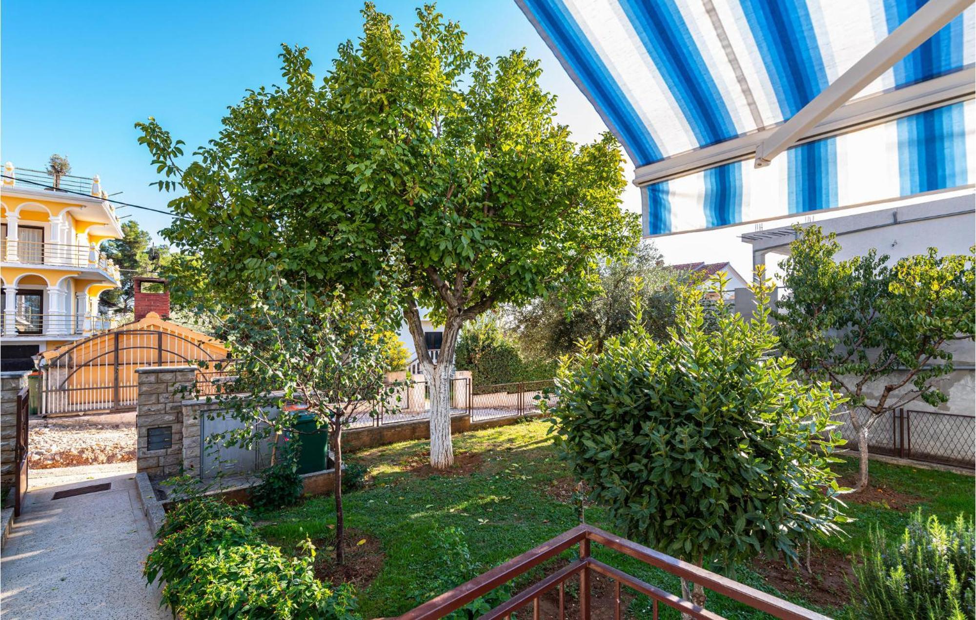 2 Bedroom Cozy Apartment In Zára Kültér fotó